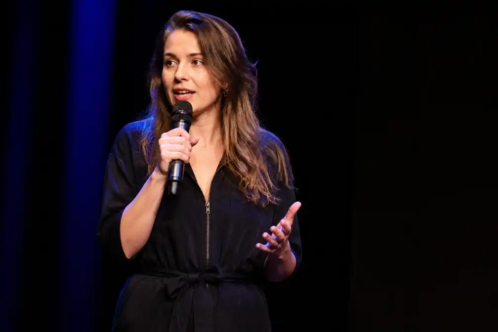 Cabaretier Kirsten van Teijn verwacht eerste kind