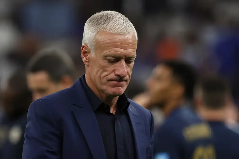 Deschamps voelt zich schuldig na slecht begin in afscheidsduel, 6-4 verlies tegen Engeland