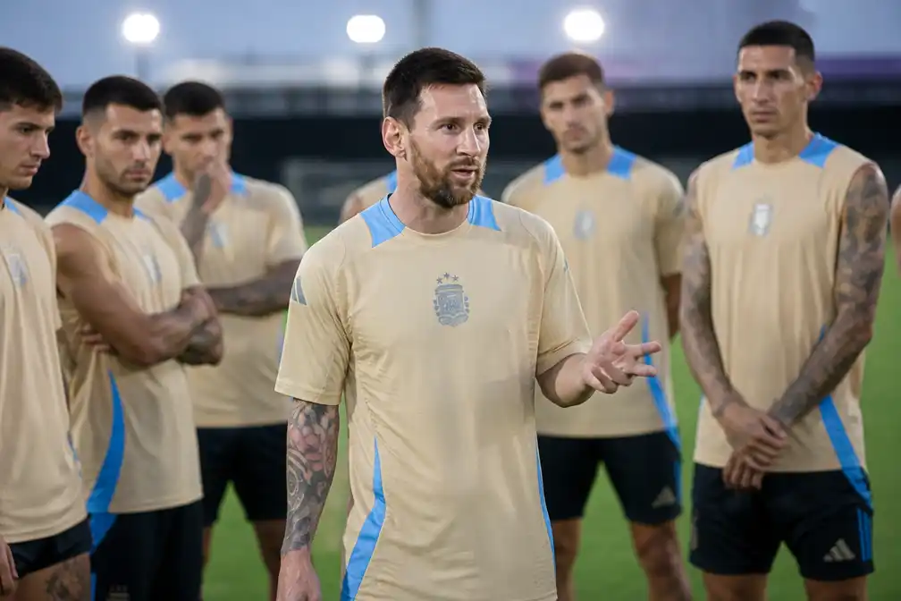 Messi brengt eerbetoon aan Argentijnse ploeg voor WK-finale tegen Spanje