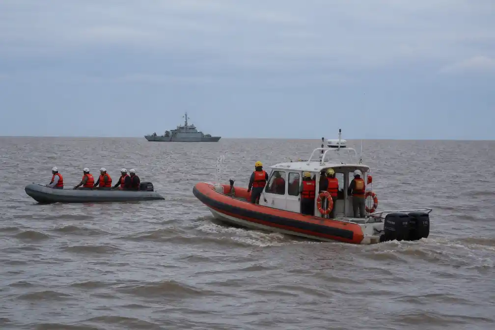 Veerboot zinkt voor kust van Guyana met meer dan 130 opvarenden, tientallen vermist