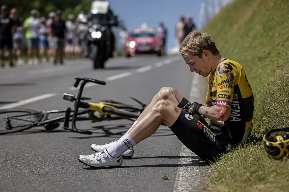 Tom Dumoulin bekritiseert Tourorganisatie na crash Vingegaard