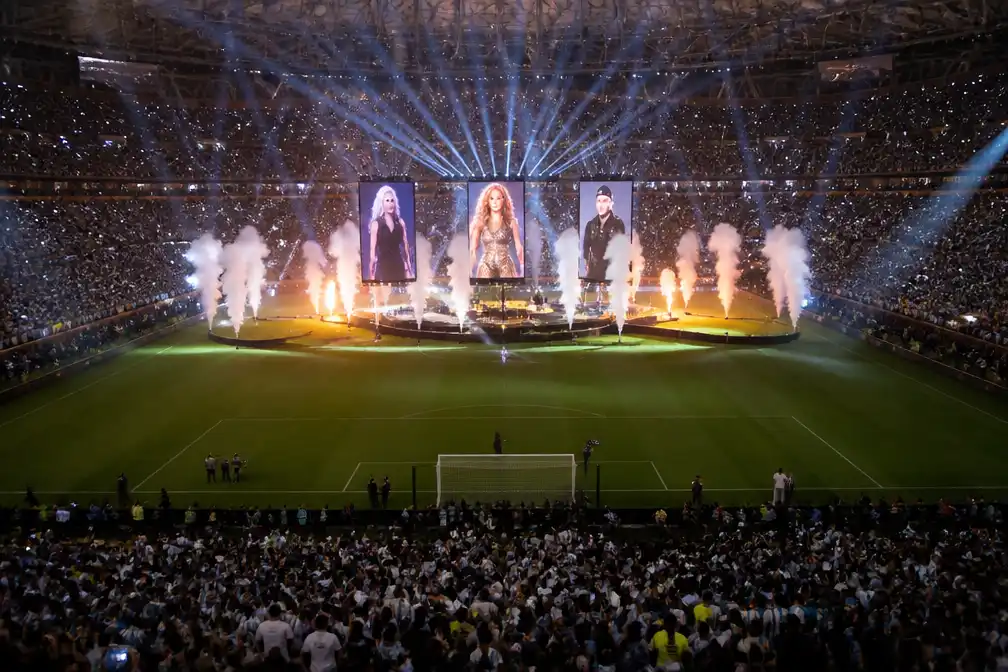 FIFA overtreedt eigen regels met historische rustshow WK-finale