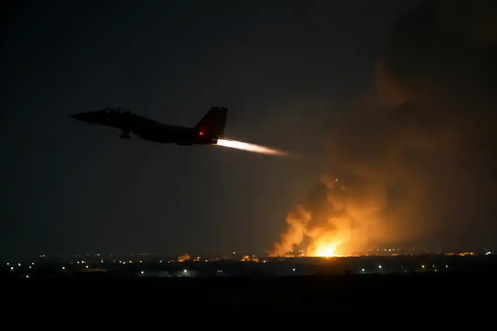 VS voeren negende nacht aanvallen uit op Iran nadat derde soldaat sneuvelde; Iran vergeldt