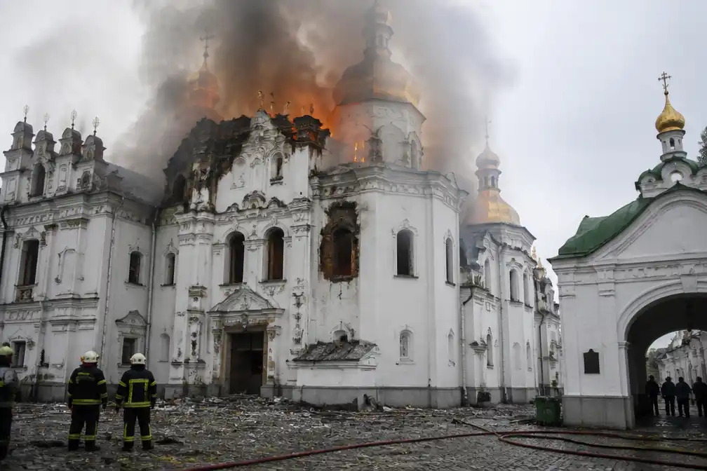 Russische aanvallen doden negen in Oekraïne, beschadigen kathedraal Kyiv