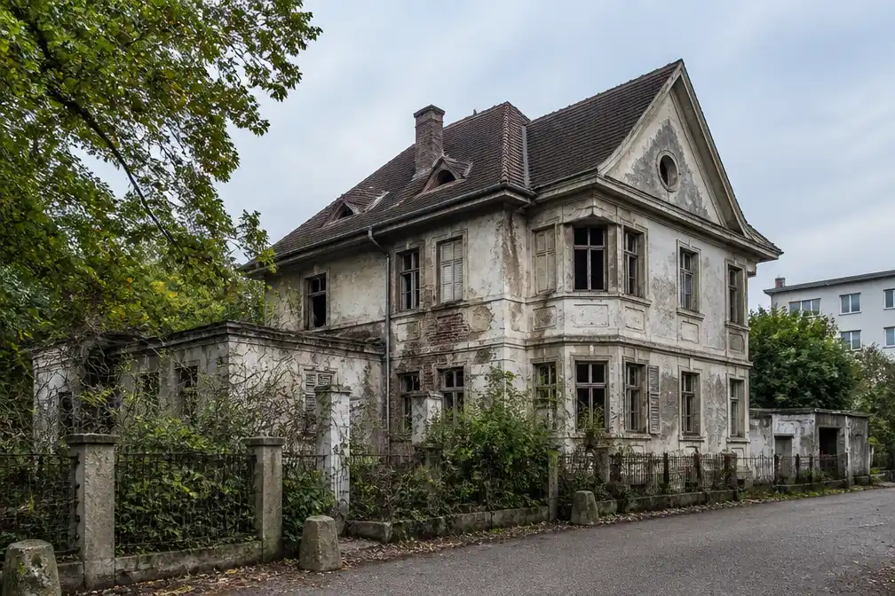 Bouwvallige Zwitserse villa geveild voor 5,5 miljoen euro