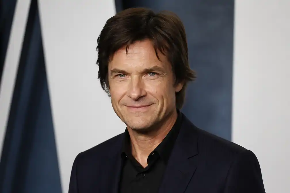 Jason Bateman vertelt over arrestatie in Monaco in panterprint-outfit