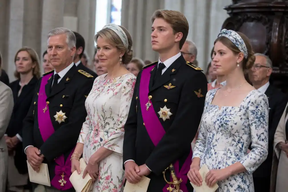 Prins Gabriël voor het eerst in militair uniform bij nationale feestdag