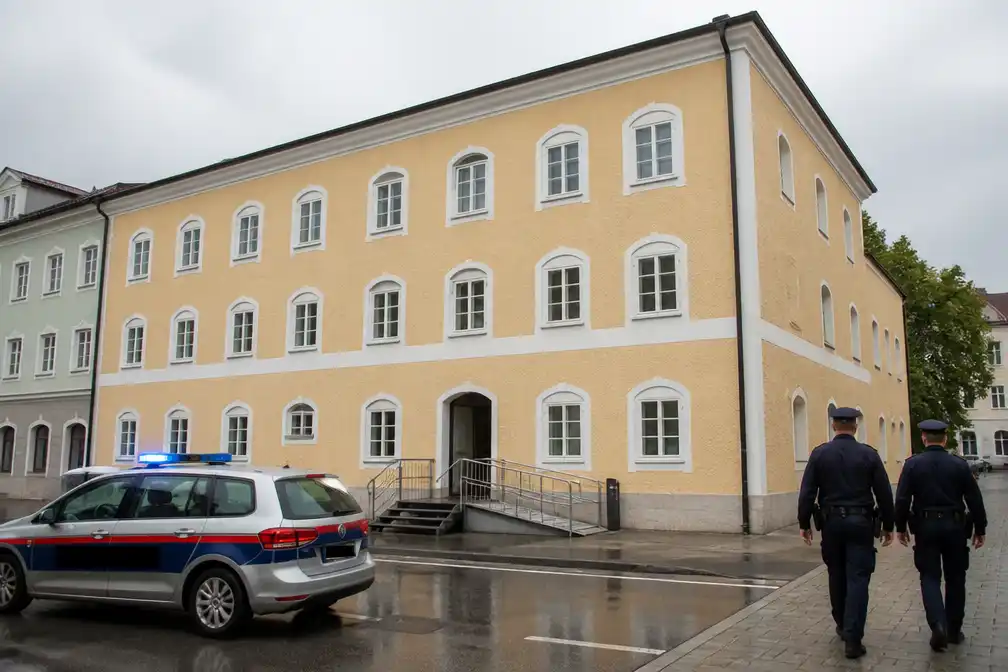 Politiebureau geopend in geboortehuis Hitler in Braunau