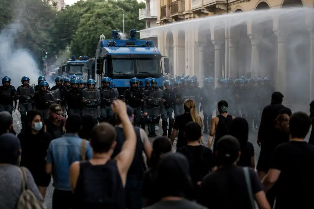Protesten in Bologna na dood van Marokkaans-Nederlandse man onder politiegeweld