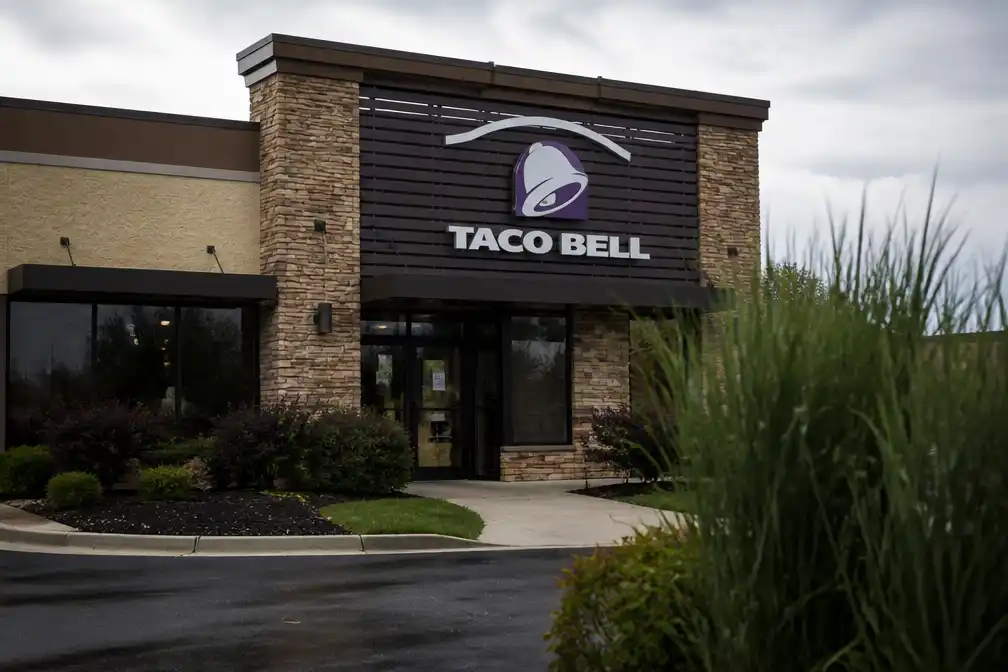 Bezoekersaantallen Taco Bell kelderen na parasietenuitbraak door sla