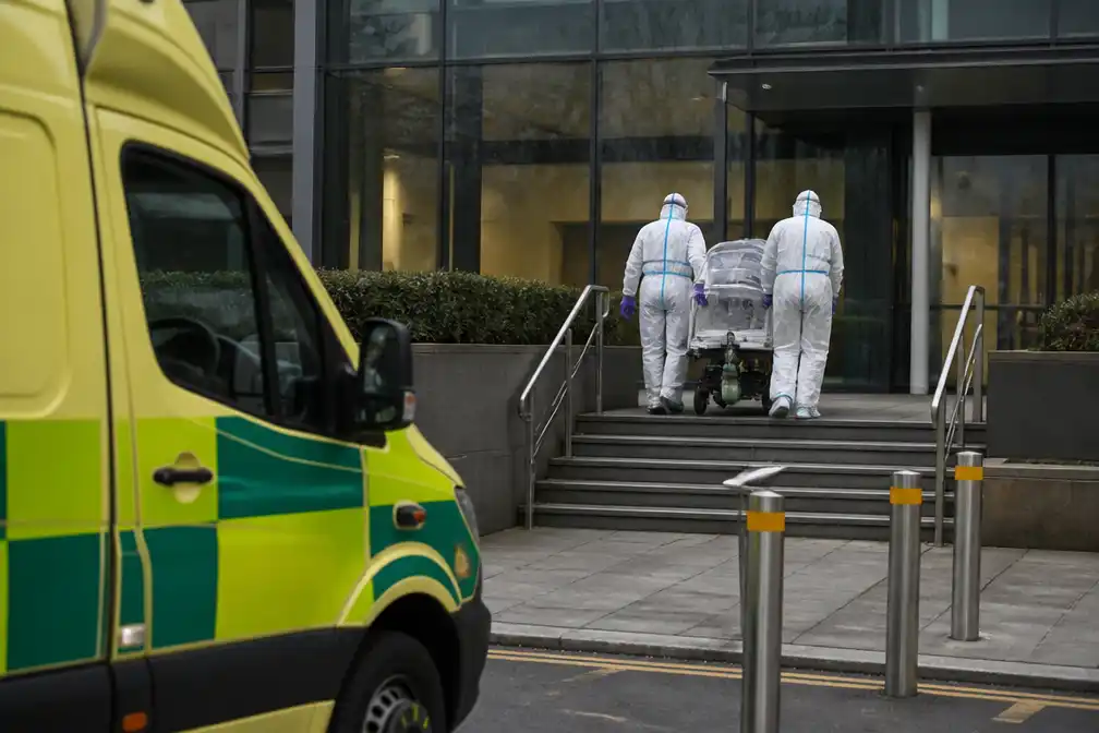 Britse hulpverlener in Londen in ziekenhuis gevolgd vanwege mogelijk ebola