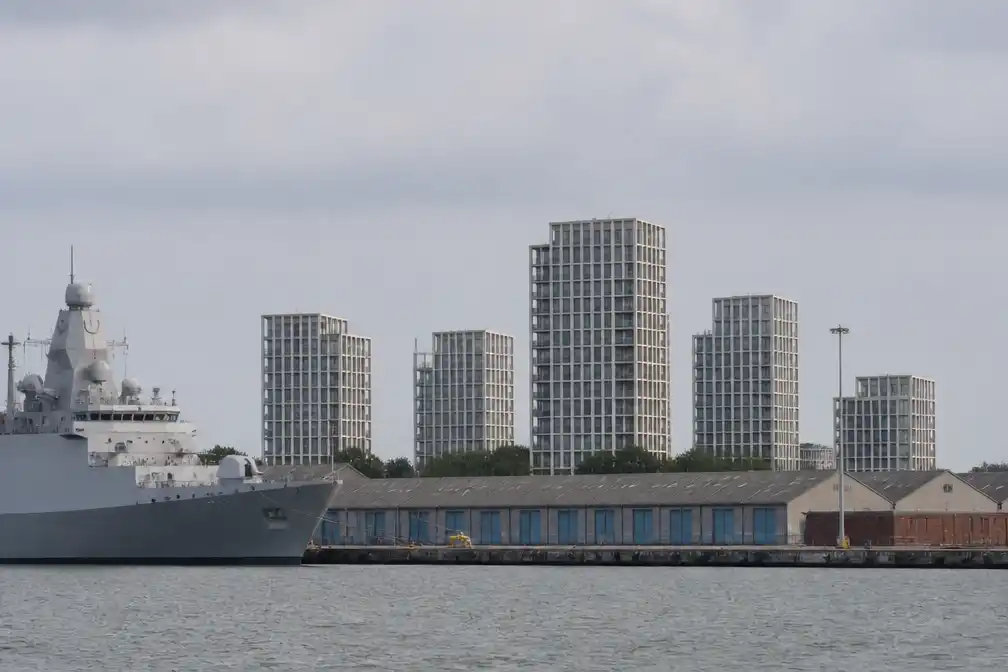 Brugge keurt woontorens van 52 meter naast marinebasis goed ondanks bezwaren Defensie