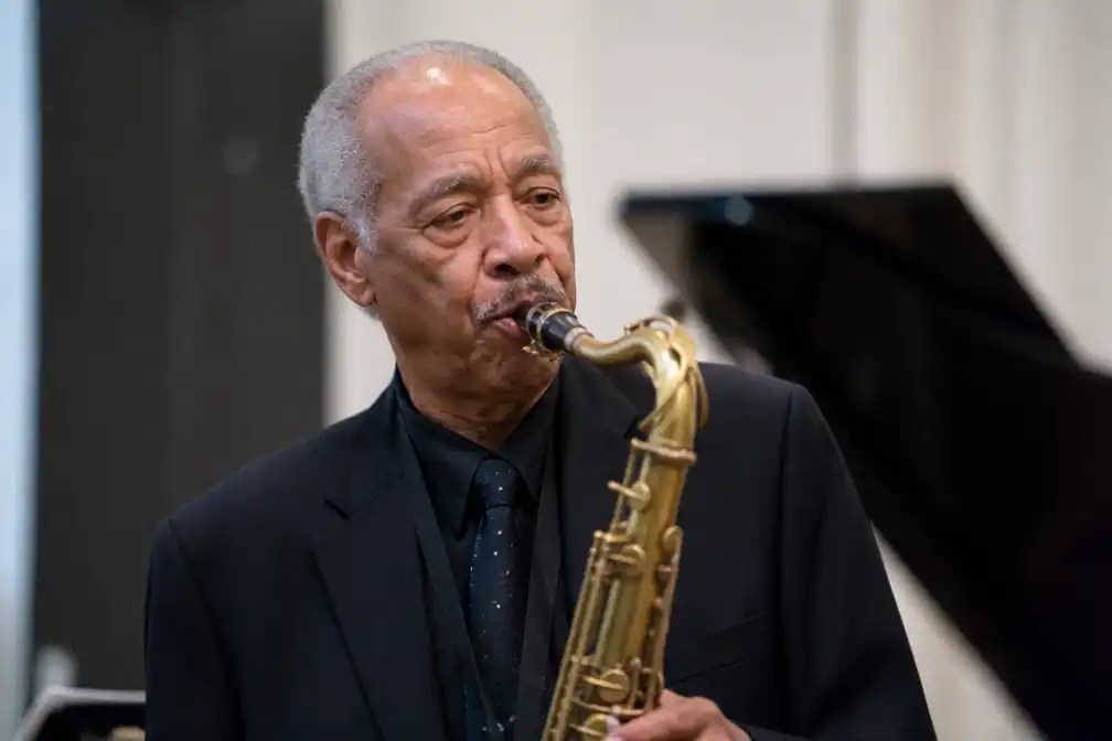Saxofonist Plas Johnson, bekend van 'Pink Panther'-theme, overleden op 94-jarige leeftijd