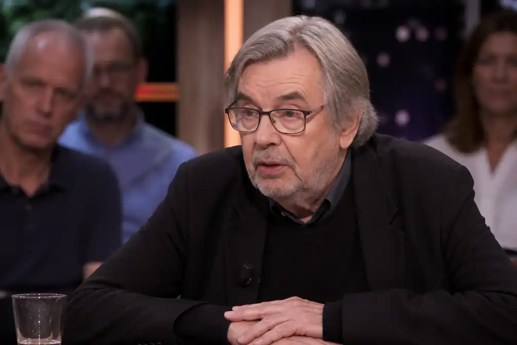 Maarten van Rossem noemt Ter Apel 'beschamend' voorbeeld van 'stompzinnige onwil'