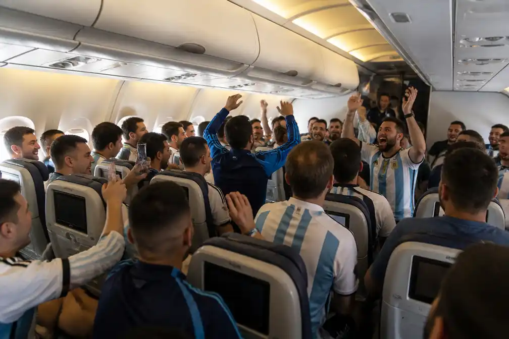 Spaanse piloot haalt Argentijnse fans op vlucht voor de gek na WK-finale