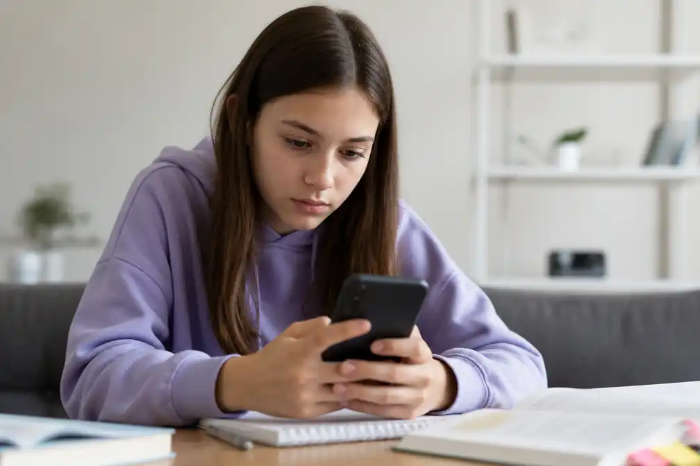 Frankrijk als eerste EU-land verbiedt sociale media voor kinderen onder 15