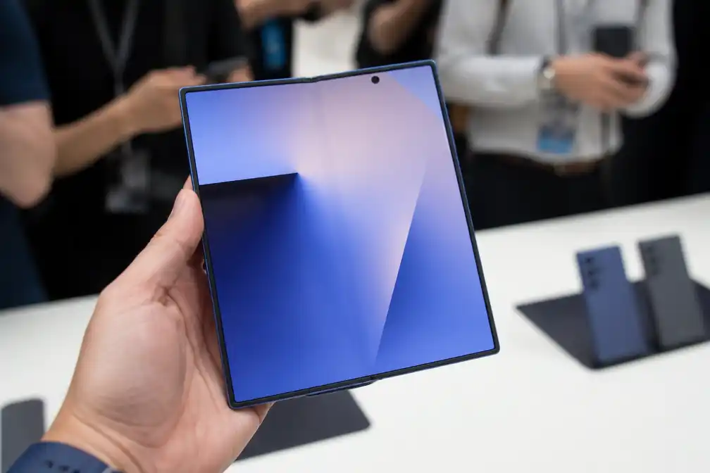 Samsung onthult bredere opvouwbare telefoon, verhoogt prijzen van twee vernieuwde modellen