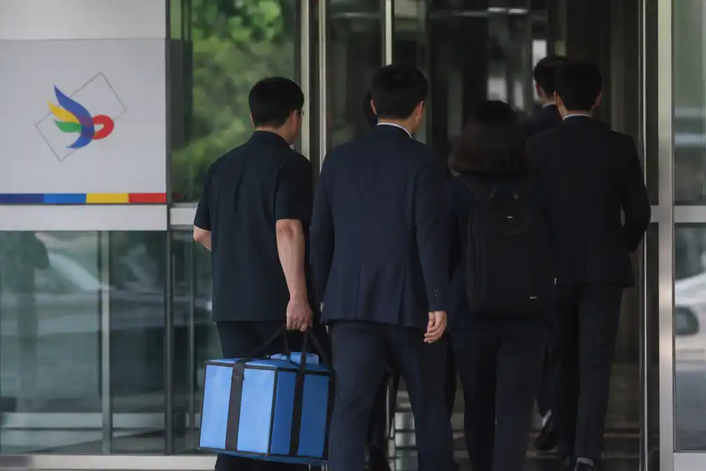 Zuid-Koreaanse politie valt verkiezingscommissie binnen om stemfraude-verdenkingen