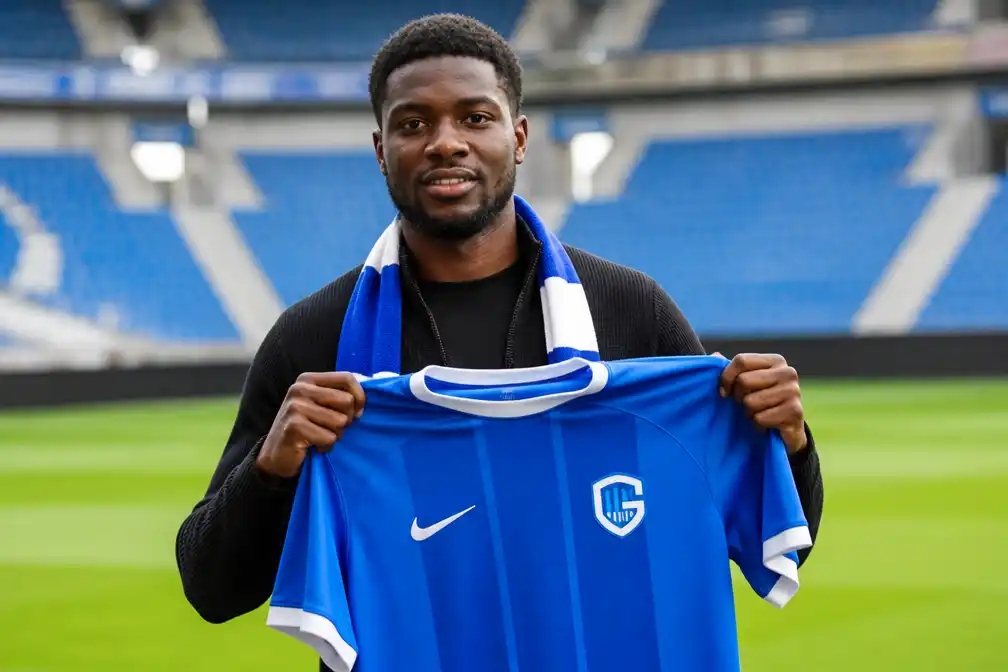 KRC Genk haalt Rafiu Durosinmi voor clubrecord van 10,5 miljoen euro