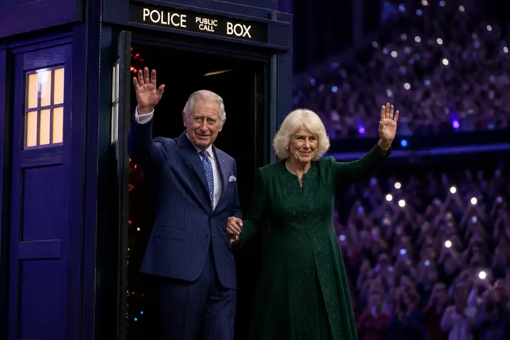 Koning Charles en Camilla verrassen bij Commonwealth Games met Doctor Who TARDIS