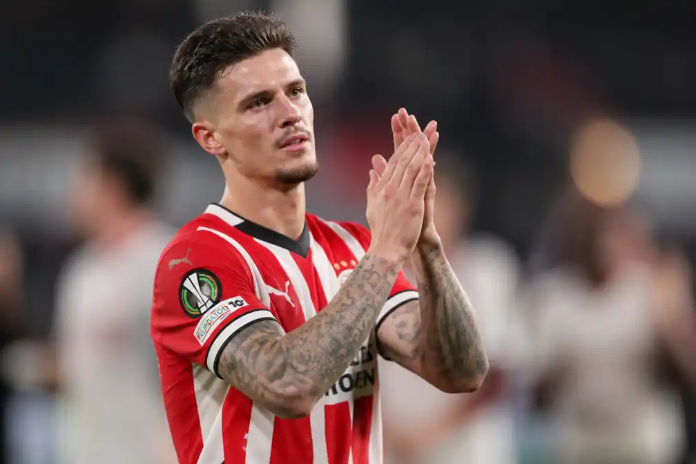PSV-aanvaller Dennis Man over emotionele zomer: 'Alles moet beter'