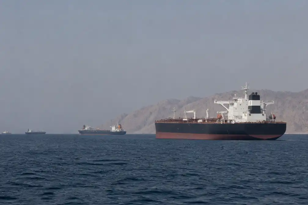 Aanvallen op tankers in Straat van Hormuz en Rode Zee escaleren VS-Iran spanningen, wereldhandel bedreigd