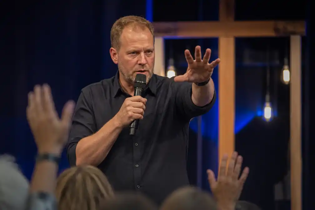 Evangelist Jelthe Kloens vraagt vergunning aan voor gebedsgenezing in Den Ham