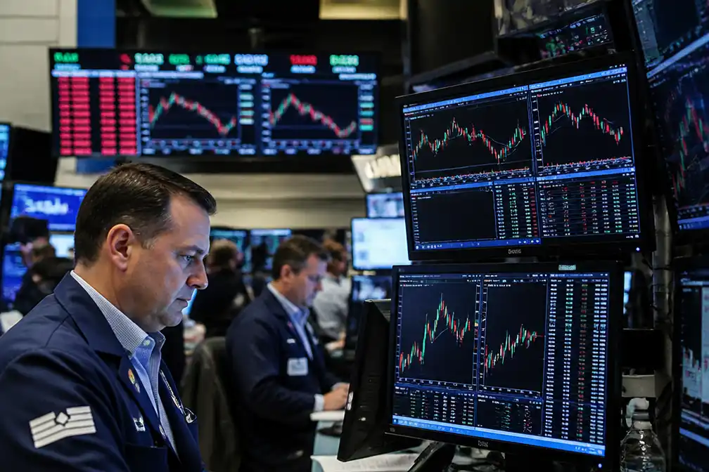 Wall Street herstelt na verliezen, olieprijs daalt door tariefzorgen