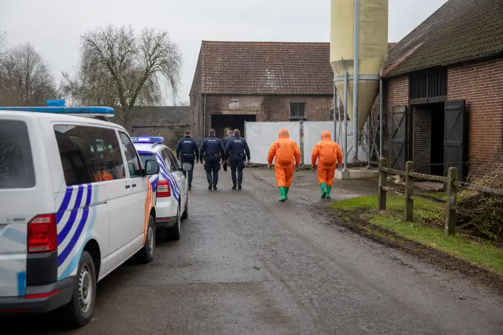 Drie arrestaties na vondst actief drugslabo in Diepenbeekse boerderij