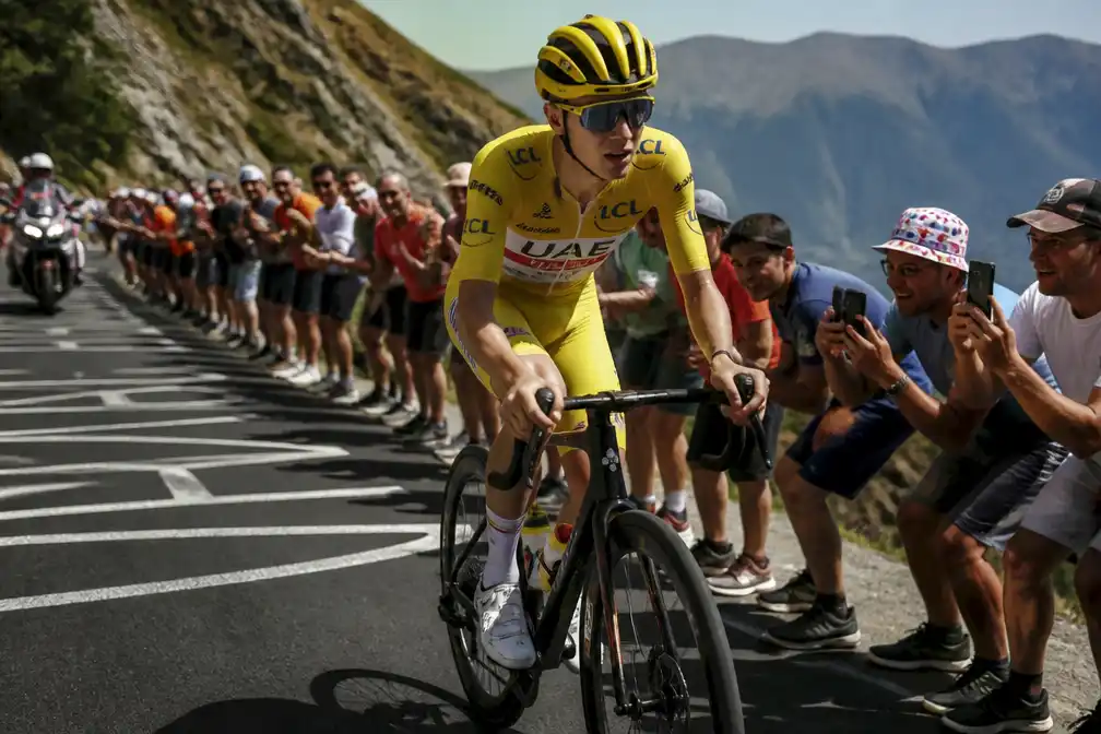 Pogacar verbreekt record van Pantani op Alpe d'Huez