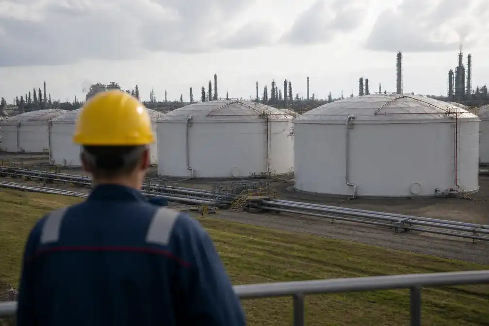 Nederland begint met vrijgeven strategische oliereserve na IEA-oproep