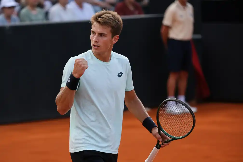 Alexander Blockx knokt zich na driedelige thriller naar halve finales Estoril
