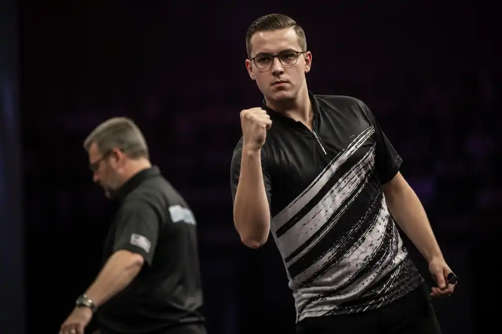Gian van Veen verslaat James Wade (16-13) en bereikt halve finales World Matchplay