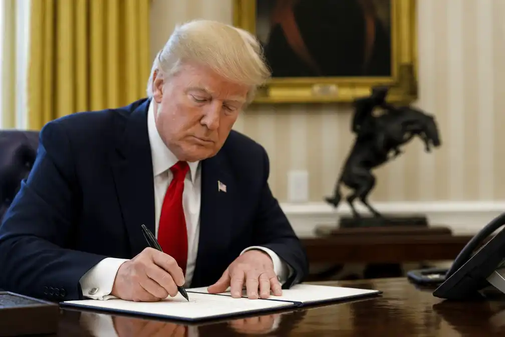 Trump beveelt waarschuwingsborden in Smithsonian, noemt geschiedenis 'niet accuraat, te woke'