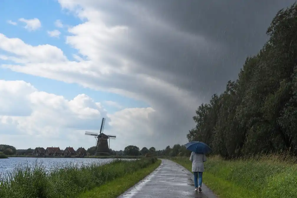Weekend begint zomers, maar zondag wordt koel en regenachtig met 21 graden en buien