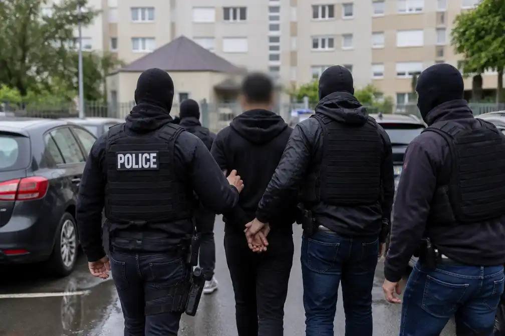 Zes arrestaties in Frankrijk om vermeend complot tegen synagoge in Sarcelles