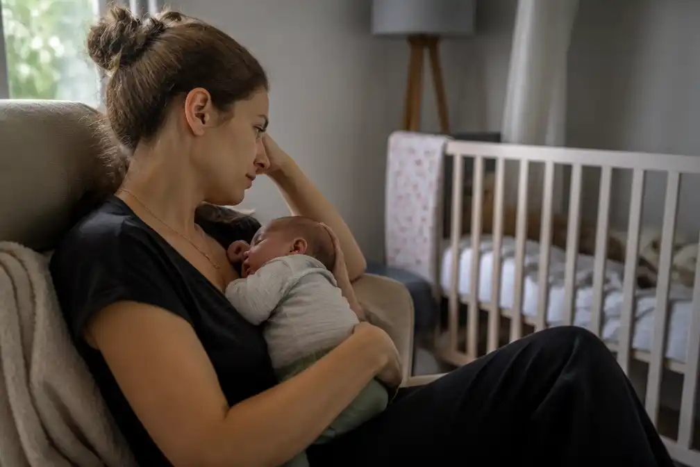 Moeder van pasgeboren baby voelt zich verrassend geïsoleerd, zegt Evelien Reijnoudt (34)