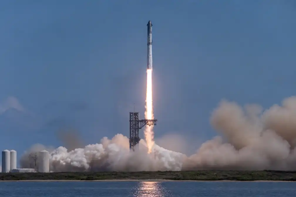 SpaceX voltooit 13e testvlucht Starship met Starlink V3-lading