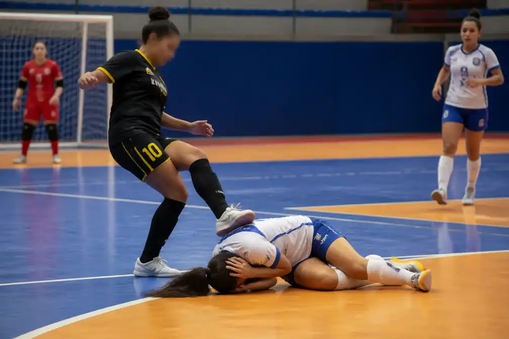 Braziliaanse futsalspeelster vijf jaar geschorst na schop tegen hoofd tegenstander