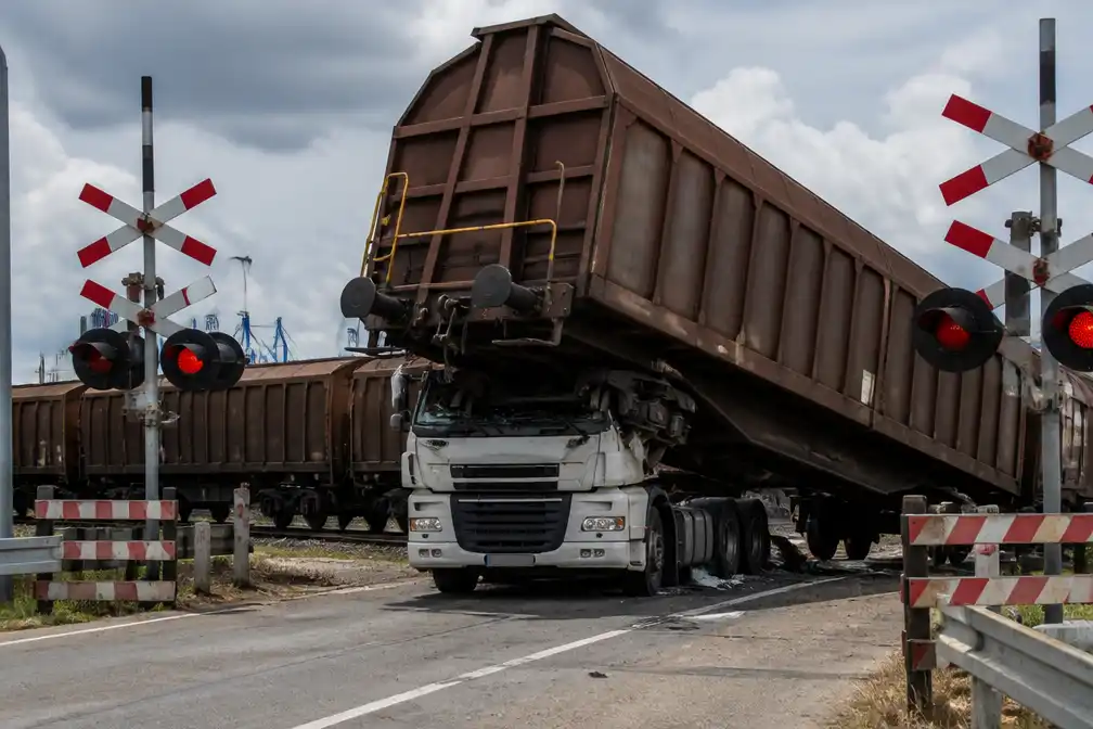 Goederentrein ontspoord na botsing met vrachtwagen in Europoort