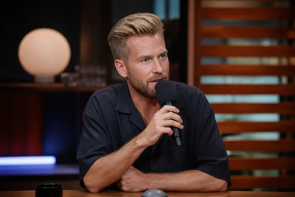 Ruben Van Gucht kondigt nieuwe talkshow 'Happy Hour' aan op VTM GO