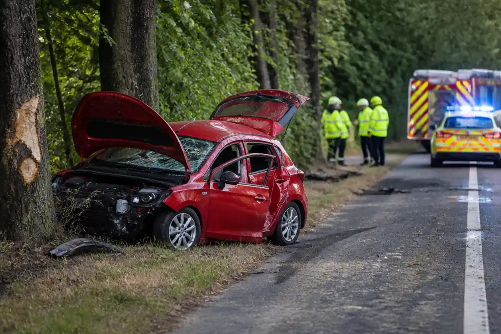 Vier doden onder wie baby bij auto-ongeluk in Derby, bestuurder aangehouden