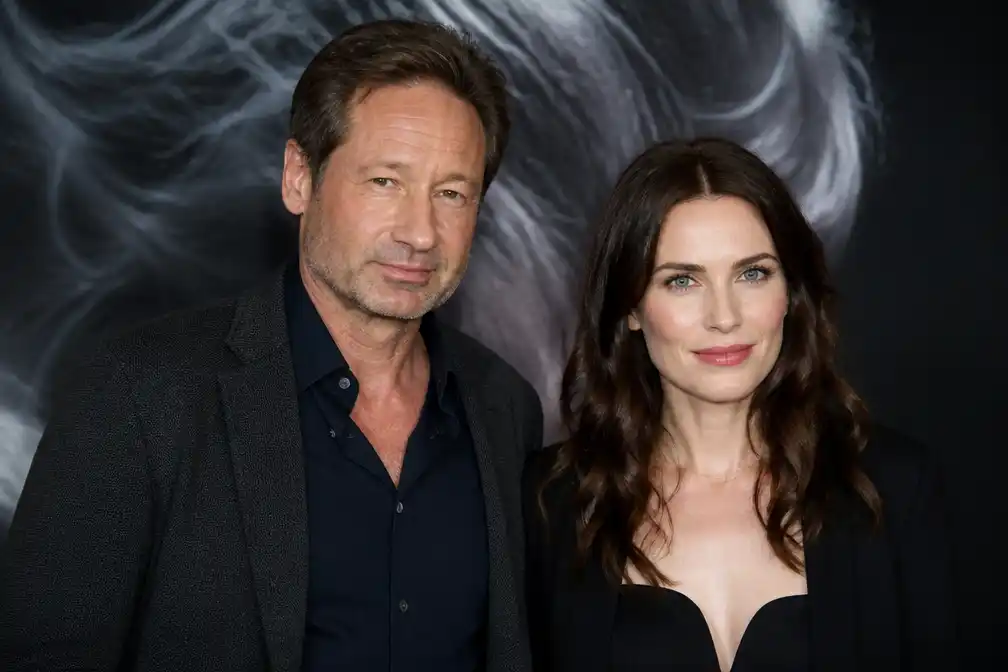 David Duchovny hoopt dat Carice van Houten met hem op podium komt in Melkweg
