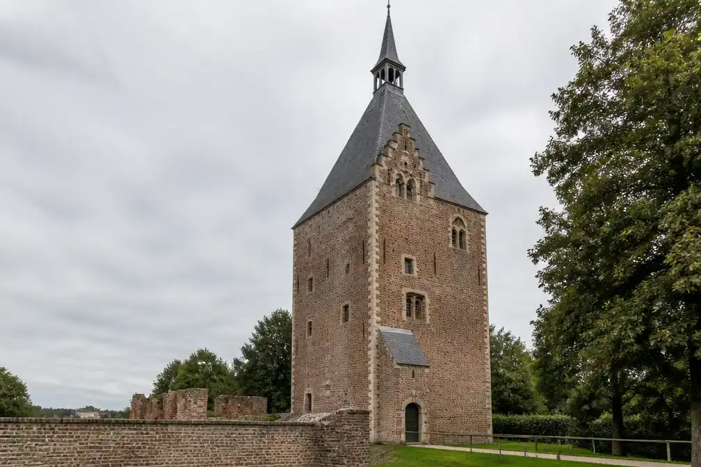 Vlaanderen trekt 149.000 euro uit voor restauratie middeleeuwse donjon Ter Heyden