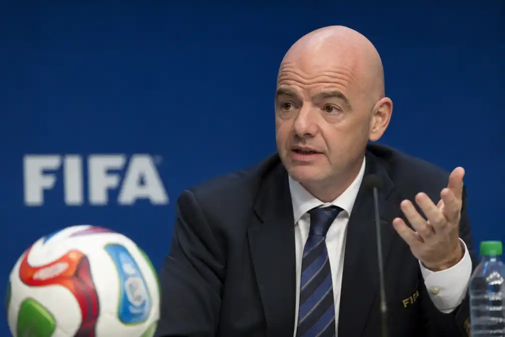 Infantino zegt tegen critici WK: mediteer, bid of kijk voetbal