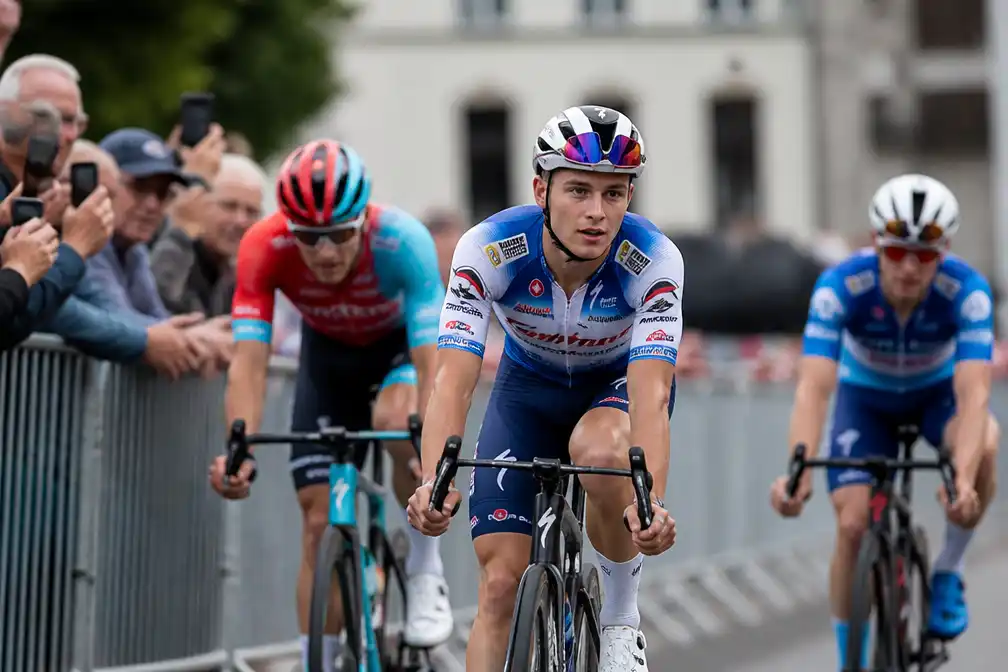 Evenepoel rijdt Natourcriterium in Roeselare, G-wielrenners rijden met BV's