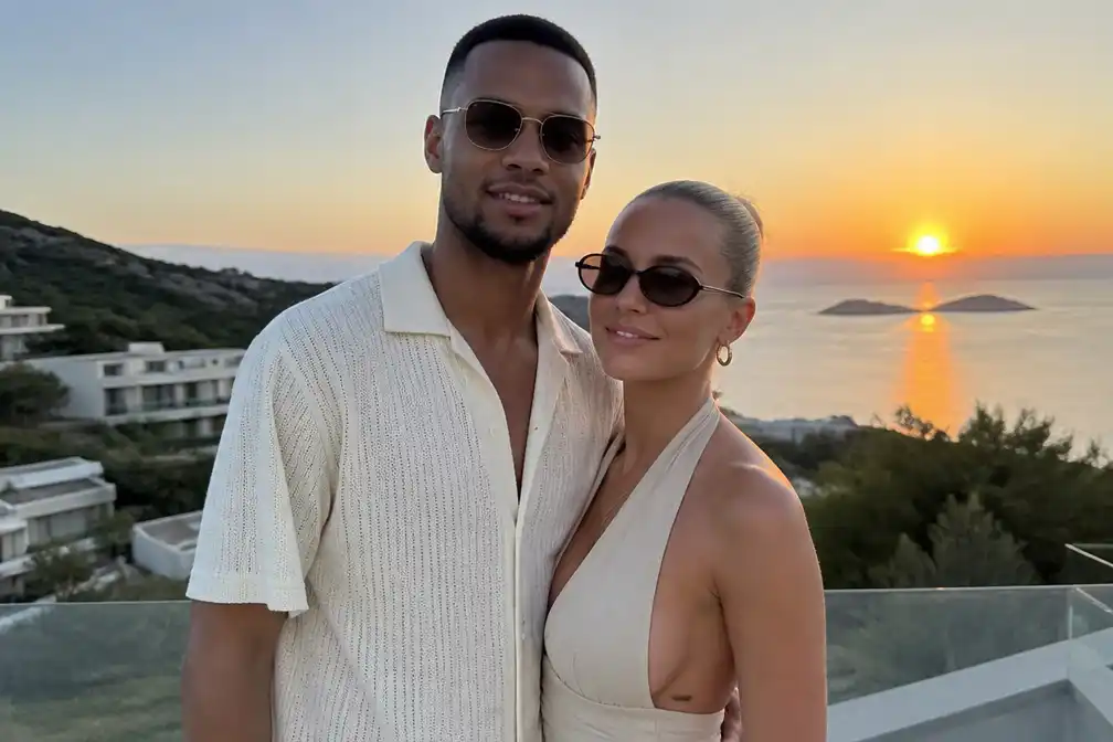 Cody Gakpo en Noa van der Bij delen eerste bericht sinds stilgeboorte op Ibiza-vakantie