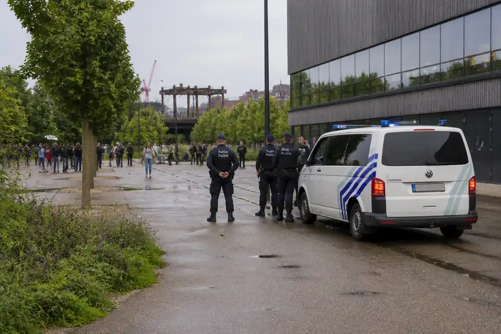 Vier gewonden bij vechtpartij in Park Spoor Noord Antwerpen, politie vermoedt familieruzie