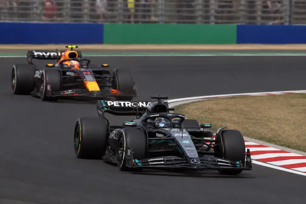 Verstappen pakt podium, Russell gefrustreerd na motorpech in Hongarije