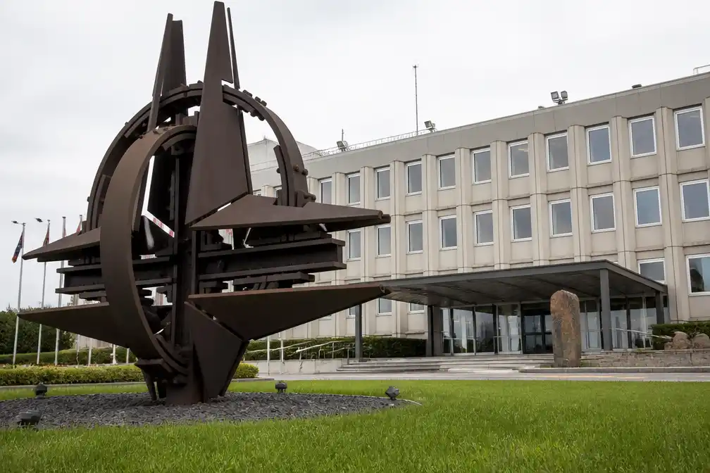 Canadese stagiaire bij NAVO-hoofdkwartier in Bergen blijft vast om spionage